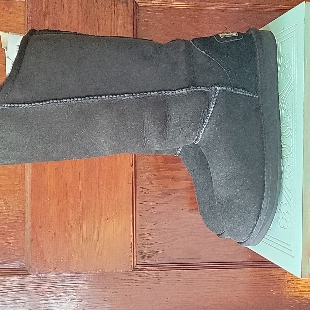 Australia LUXE Collective sz 7. Double face sheepskin, suede lining: shearling.